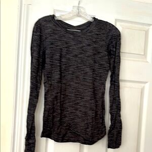 Lululemon light weight cotton workout top in heathered black
